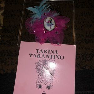 Tarina Tarantino Alice in Wonderland hair clip
